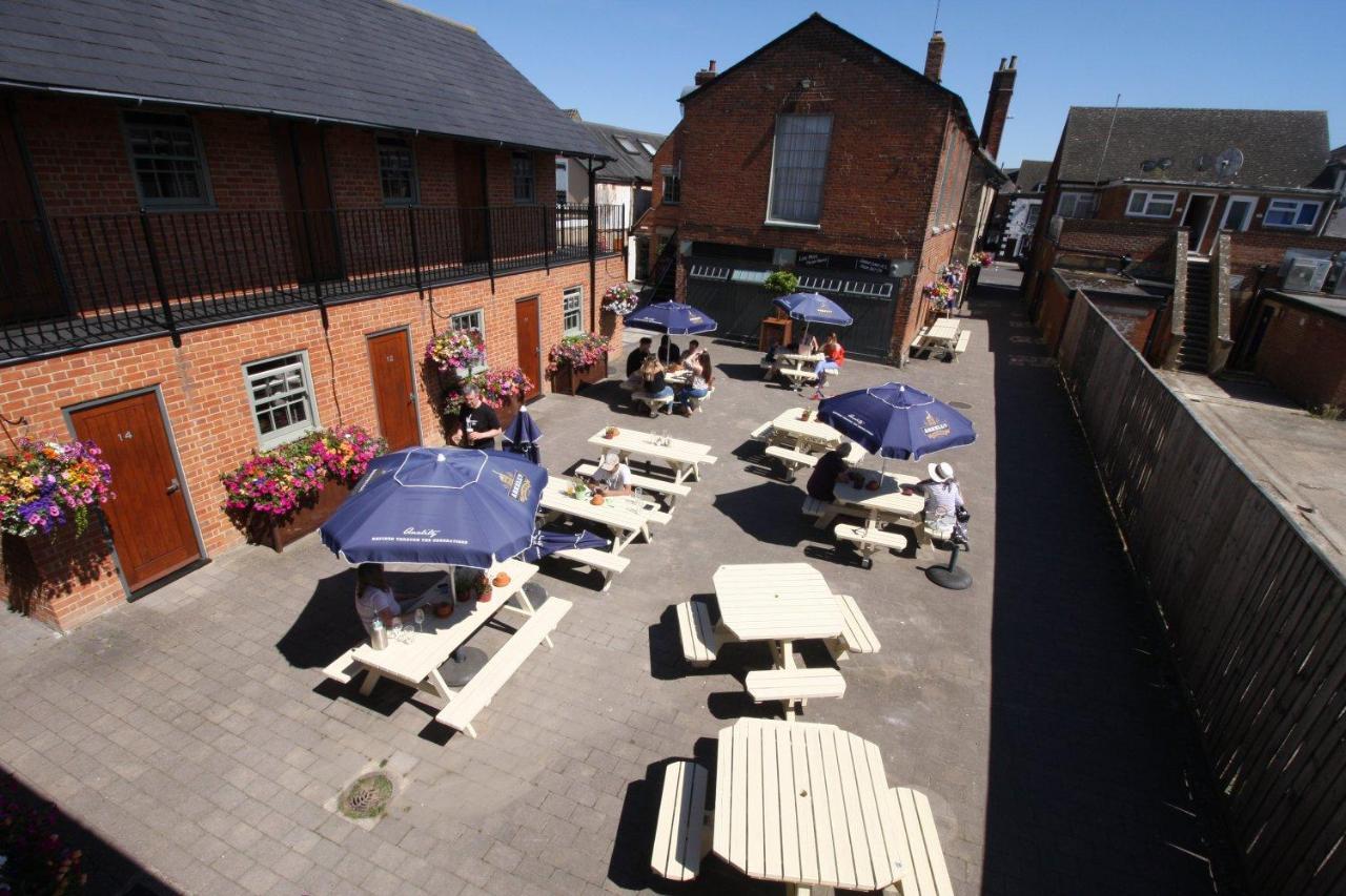 The Angel In Wootton Bassett Hotel Royal Wootton Bassett Exterior photo