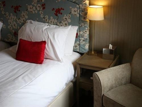 The Angel In Wootton Bassett Hotel Royal Wootton Bassett Room photo